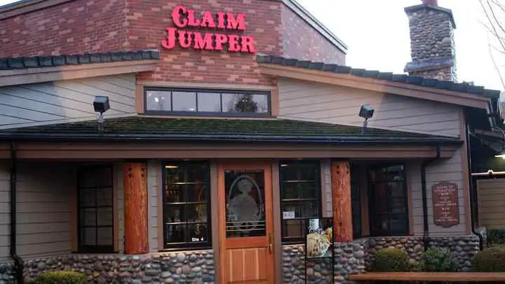 Claim Jumper happy hour