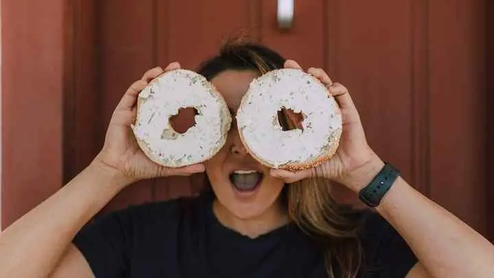 is_a_bagel_with_cream_cheese_healthy_cheffist