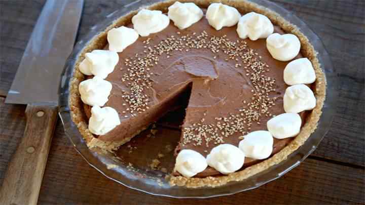 Tahini mousse pie