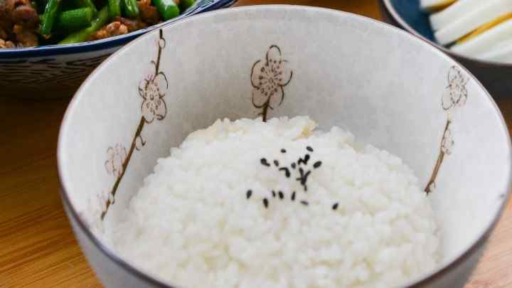 is it safe to eat undercooked rice