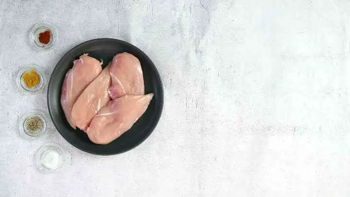 protein in 100g chicken breast cooked - cheffist