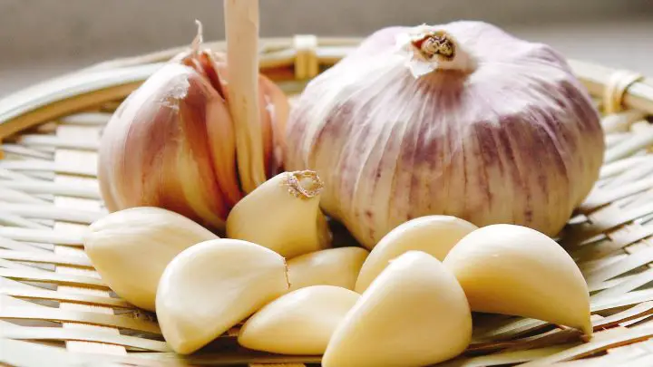 How many tablespoons is 8 cloves of garlic