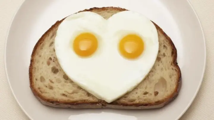 carton-of-double-yolk-eggs-cheffist