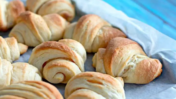 crescent roll vs croissant
