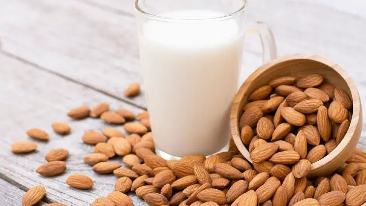 does almond milk have estrogen - cheffist