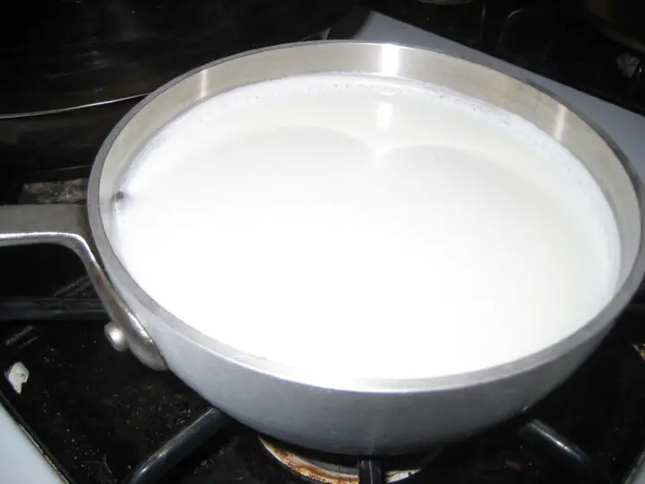 how to simmer milk - cheffist