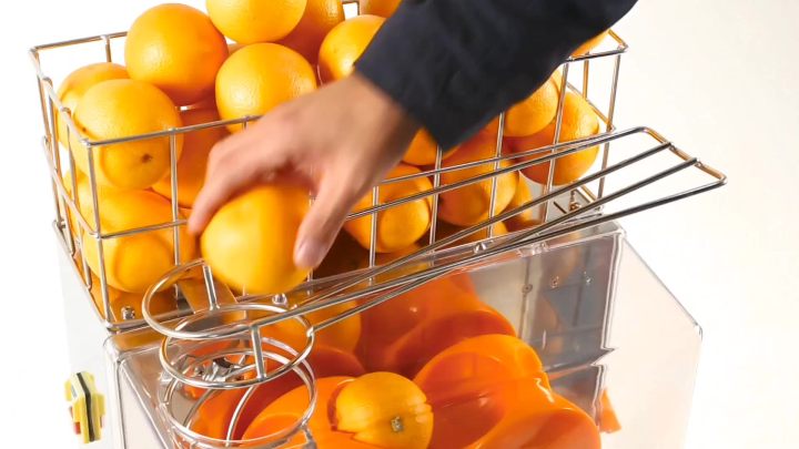 extracting-juice-from-orange-cheffist
